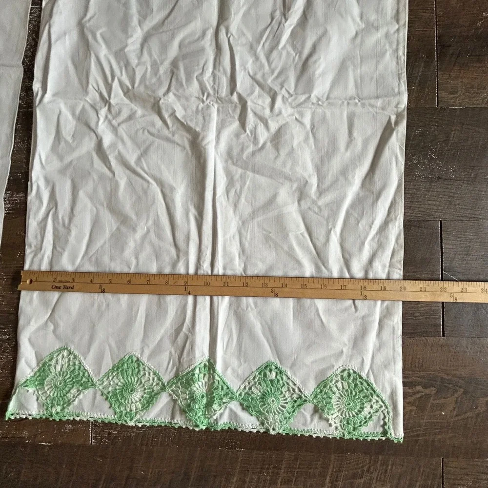 Vintage White Cotton Pillowcases Green Crochet Lace Border Set of 2 Standard